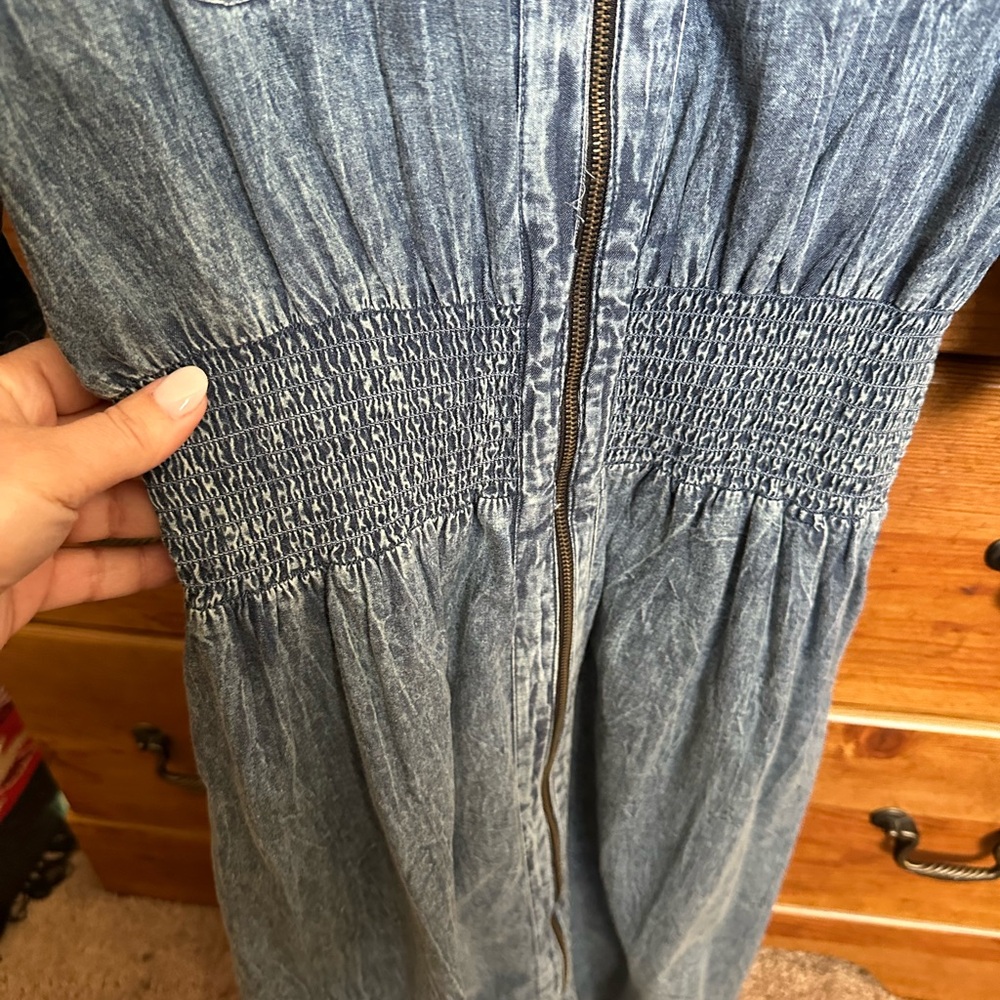 Blue Washed Denim Button-Up Shirt with Floral Logo Tag - Picture 6 of 7